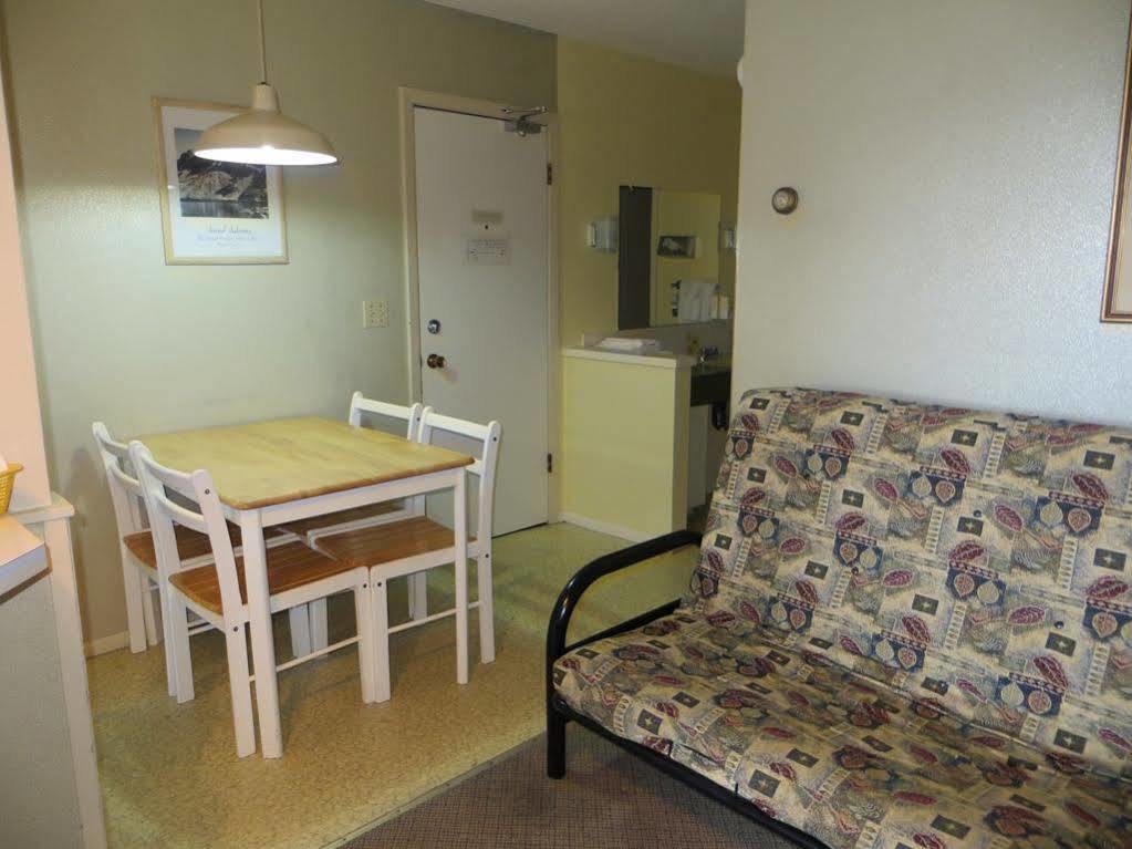 הריסון הוט ספרינגס Harrison Village Motel מראה חיצוני תמונה